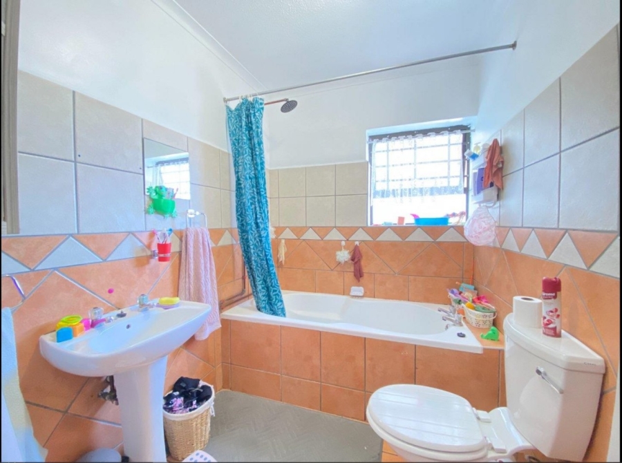2 Bedroom Property for Sale in Hartenbos Central Western Cape